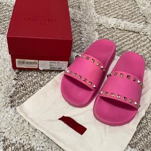Women’s Raspberry Valentino Pool Slides